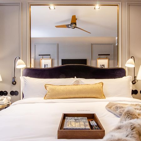 Browns Avenue Hotel Lisboa Dış mekan fotoğraf A bedroom at The Carlyle