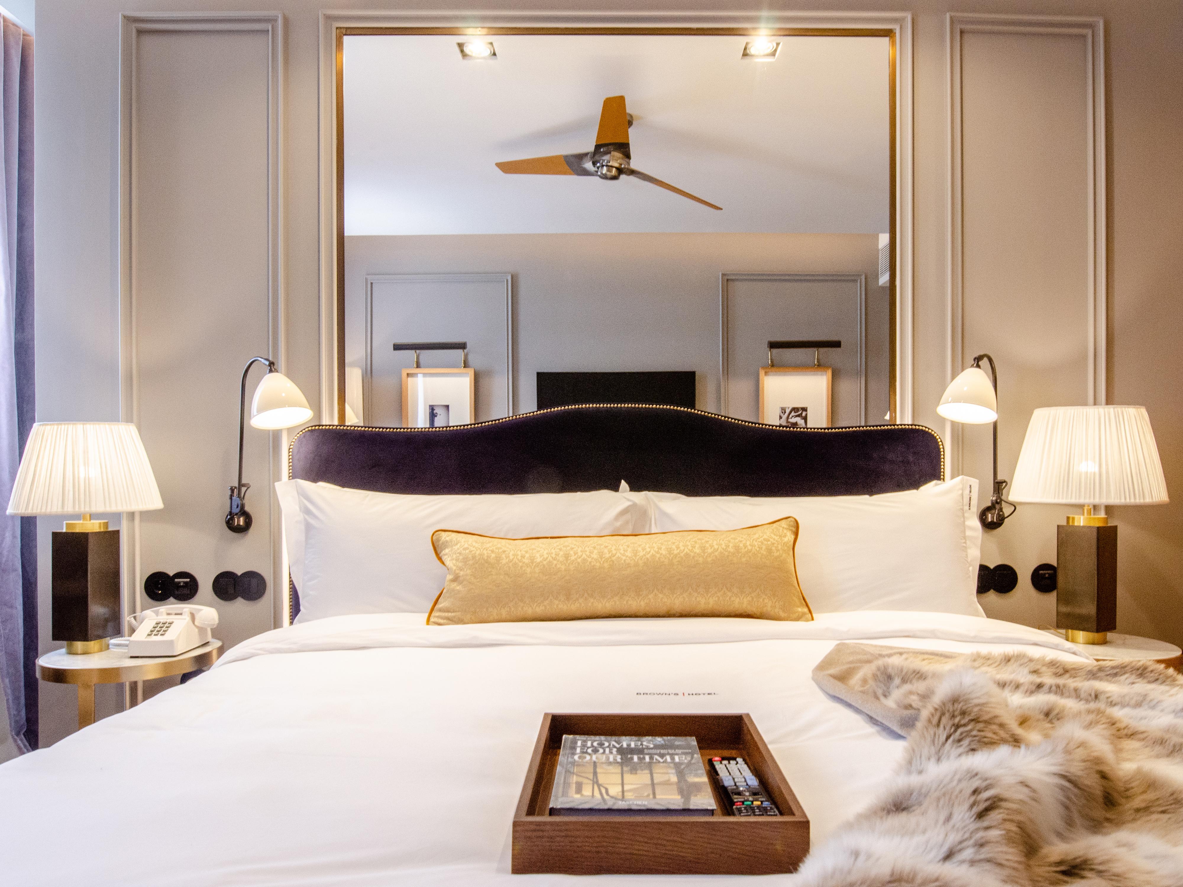 Browns Avenue Hotel Lisboa Dış mekan fotoğraf A bedroom at The Carlyle