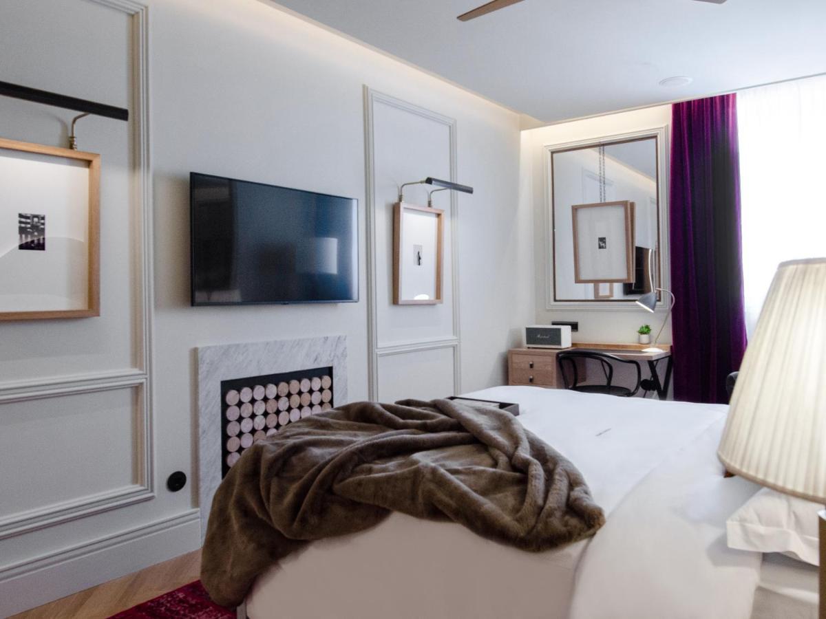 Browns Avenue Hotel Lisboa Dış mekan fotoğraf A room at the hotel